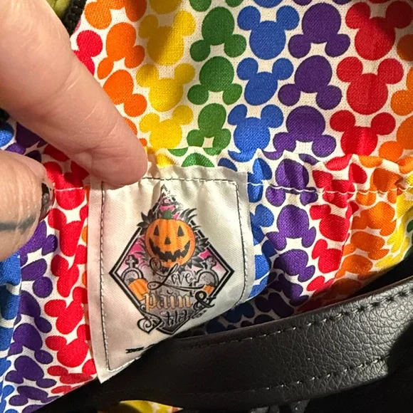 NWOT LOVE PAIN STITCHES MEANIE CROSSBODY W/SPECIAL LINER - Picture 3 of 7